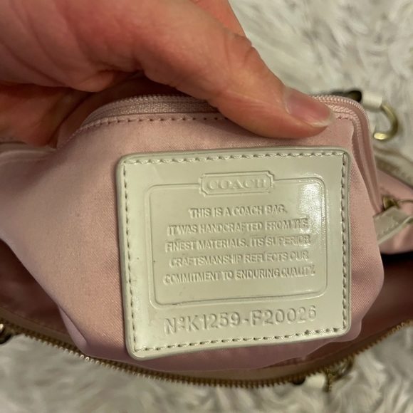 Coach | Poppy | Khaki Signature Tote - Picture 14 of 16